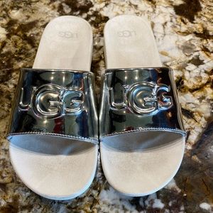 UGG Graphic Slide Silver/white-7 women's/5 youth